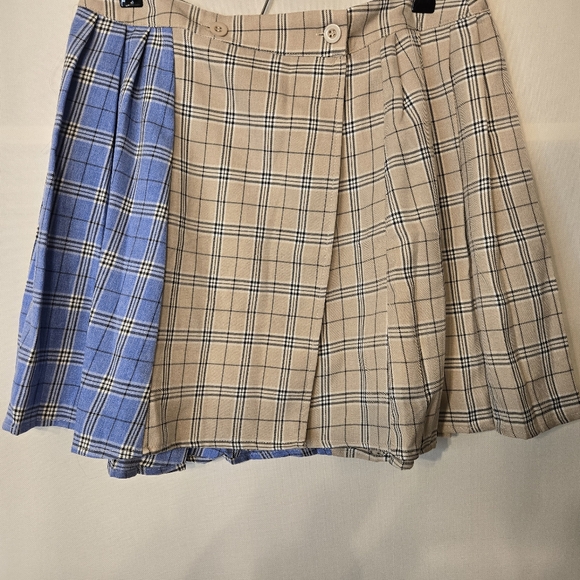 Nasty Gal Dresses & Skirts - Nasty Gal Women's Size 10 NWT  mixed check pleated mini skirt beige